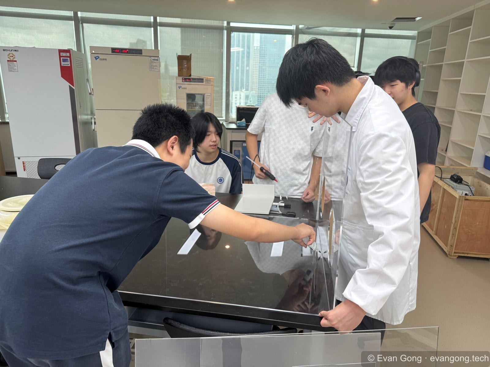 BASIS-China team members assembling the project glove box